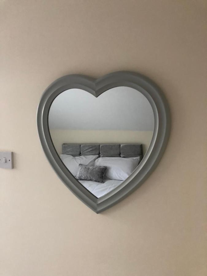 The Upper Room Apartment Nottingham Bagian luar foto